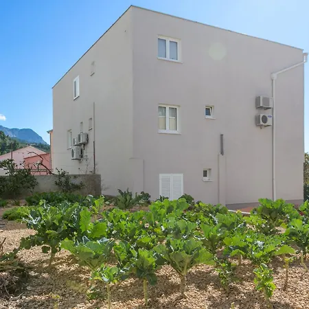 With Parking Space Tucepi, Makarska - 22086